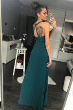 Modna sukienka z delikatnym rozkloszowaniem w kolorze zielonym - obrazek 3