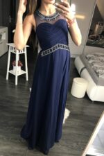 Modna sukienka o eleganckiej linii w kolorze granatowym - obrazek 3