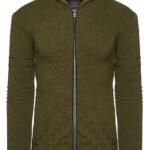 Modny sweter z praktycznymi kieszeniami w kolorze khaki
