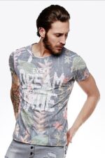 Modny t-shirt w casualowym stylu